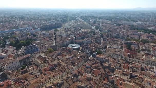 Montpellier Ecusson Drohne Solare Ökologische Dachplatten Auf Einem Kreisförmigen Gebäude — Stockvideo