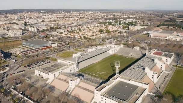 サッカースタジアムのフランス航空ショットに関して街の名前レ コスティール — ストック動画