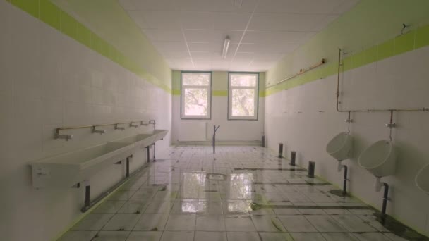 Public School Toilets Construction Zoom Out Slow Motion Montpellier — Stock Video
