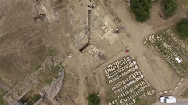 罗马纪念地考古遗址俯瞰蒙彼利埃采石场空中垂直无人驾驶景观 — 图库视频影像