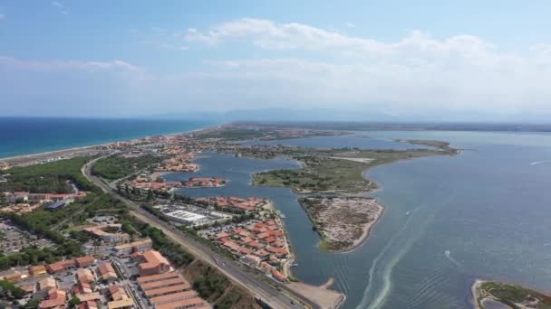 Tang Salses Leucate Coastal Lake Aerial Shot Residential Seaside Resort — Stock Video