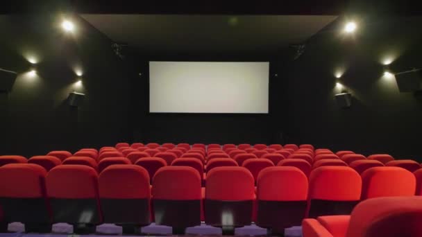 Viajar Sobre Rojo Cine Asiento Fila Con Pantalla Fondo Cine — Vídeo de stock