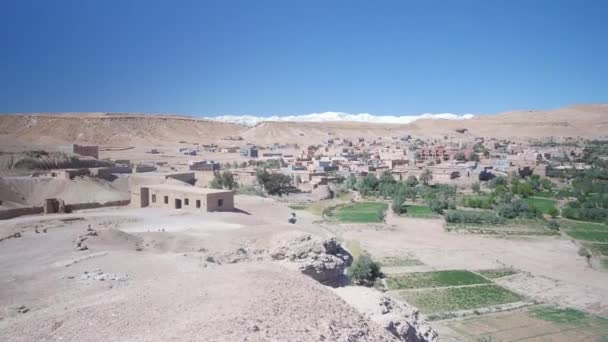 Vue Village Ait Ben Haddou Avec Montagnes Enneigées Arrière Plan — Video