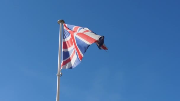 Great Britain British Flag Brexit Blue Sky Background Slow Motion — Stock Video