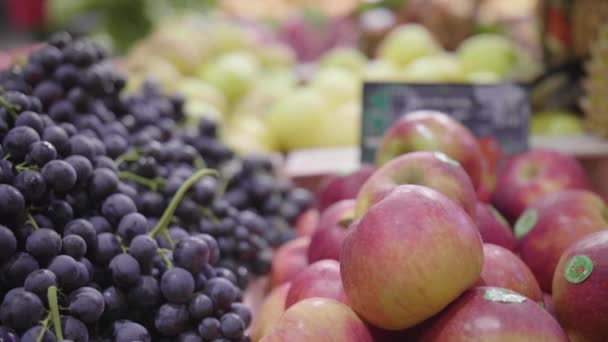 Manzanas Uvas Mercado Montpellier Francia — Vídeo de stock