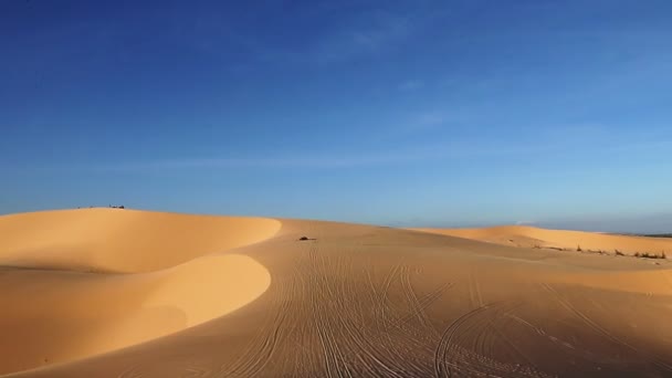 Jeep Paseos Por Desierto — Vídeo de stock