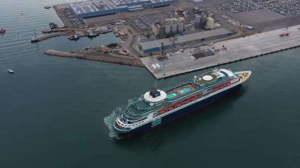 Départ Paquebot Croisière Géant Luxe Sete Port France Vue Aérienne — Video