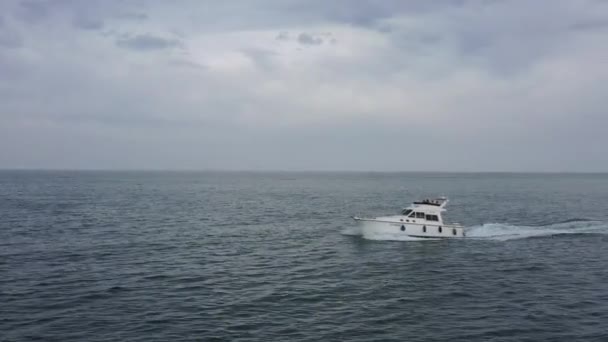 Motor Boat Mediterranean Sea Sete Shore Aerial Close High View — 비디오