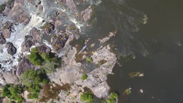 Gemotoriseerde Pirogue Dugout Kano Stroomversnellingen Saut Maripa Oiapoque Rivier Door — Stockvideo