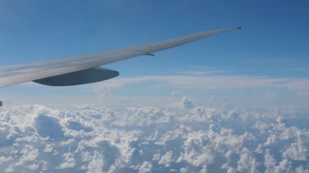 Flugzeugflügel Über Wolken Blick Von Innen — Stockvideo