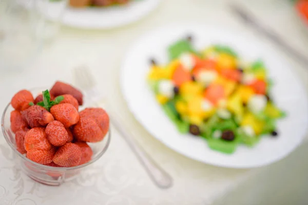 Alimentos Vegetarianos Saudáveis Estão Mesa Cozinha — Fotografia de Stock