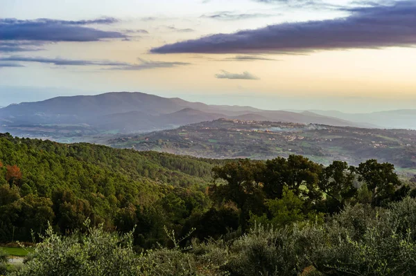 Żywe Kolory Zachodu Słońca Wzgórza Toskanii Typowy Krajobraz Toskanii Wieczorem — Zdjęcie stockowe