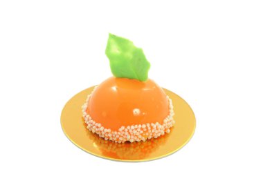 Beyaz arka plan üzerinde izole tatlı kek. Restoran Menü için lüks tatlılar.