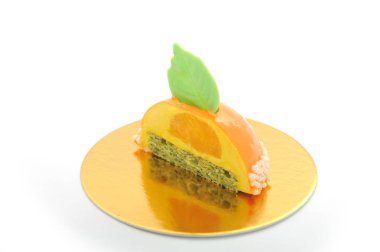 Beyaz arka plan üzerinde izole tatlı kek. Restoran Menü için lüks tatlılar.