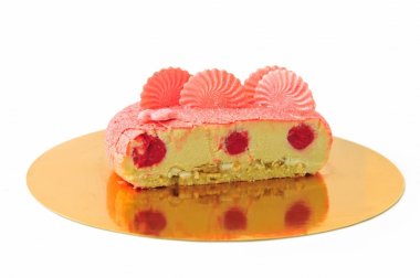 Beyaz arka plan üzerinde izole tatlı kek. Restoran Menü için lüks tatlılar.