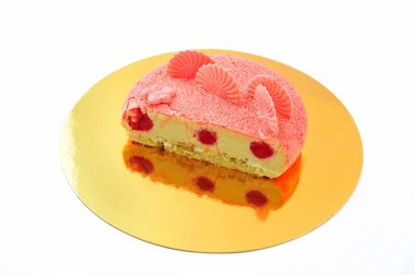 Beyaz arka plan üzerinde izole tatlı kek. Restoran Menü için lüks tatlılar.