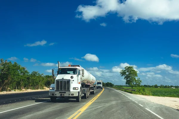 Front View Semi Truck Cargo Trailer Driving Highway — Stock Photo, Image