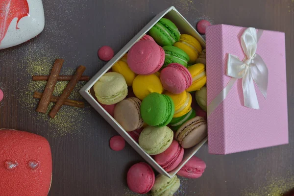 Colorida Pila Macaron Francés Italiano Mesa Madera Con Espacio Copia —  Fotos de Stock