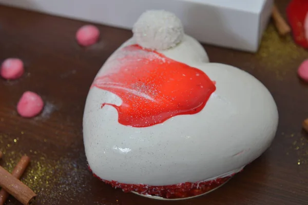Gâteau Blanc Forme Cœur Pour Les Saint Valentin Anniversaires Anniversaires — Photo