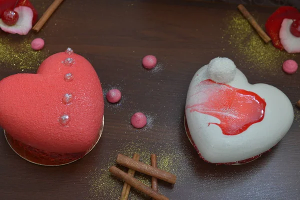 Deux Gâteaux Saint Valentin Sur Une Table Bois Gâteaux Avec — Photo