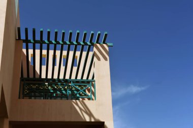 Güzel bahçe otel resort ve geleneksel Arap tarzında inşa. Mısır'daki Resort mimarisi