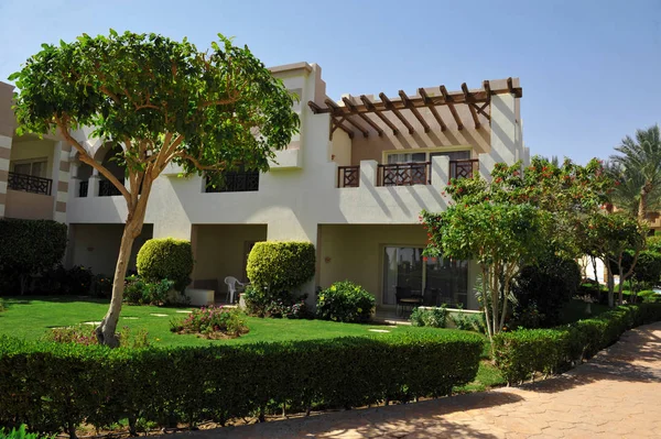 Güzel bahçe otel resort ve geleneksel Arap tarzında inşa. Mısır'daki Resort mimarisi