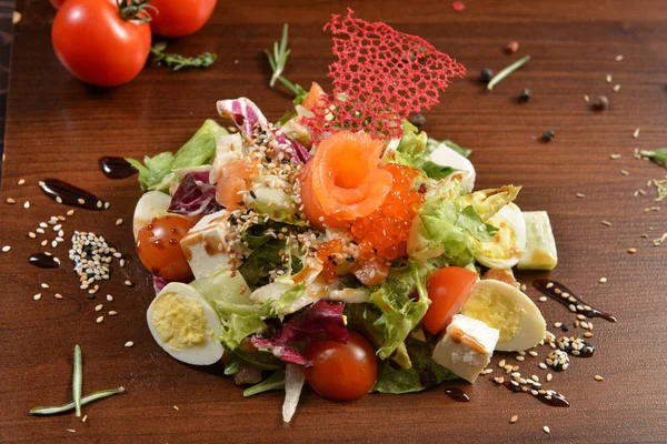 Feche Até Tigela Salada César Tigela Salada Saudável Com Tomates — Fotografia de Stock