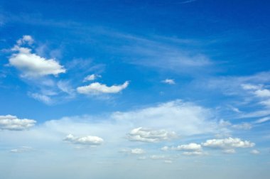 Dramatik mavi gökyüzü ve bulutlar. bulutmanzarası arkaplanı