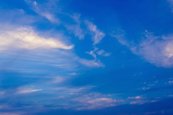 Dramatyczne Błękitne Niebo Chmury Tle Zachmurzenia — Zdjęcie stockowe