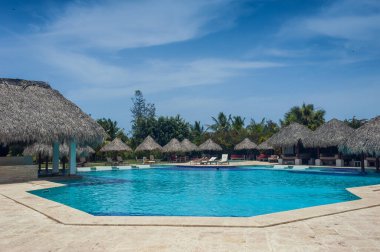  Yazın güzel, modern bir villa