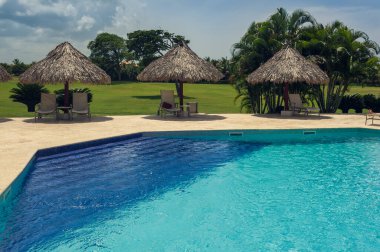  Yazın güzel, modern bir villa