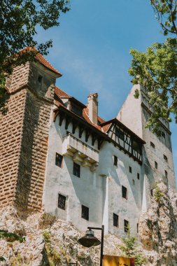 Romanya 'nın Transilvanya kentindeki Ortaçağ Avrupa şatosu.