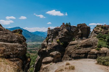 Yunanistan, Teselya 'daki Meteora yüksek kayalıklarındaki Büyük Varlaam Manastırı