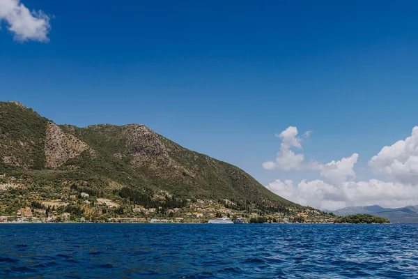 Güzel Yeşil Ada Deniz Manzarası — Stok fotoğraf
