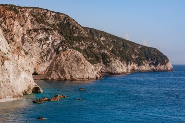 Güzel körfezin manzaralı görüntüsü 