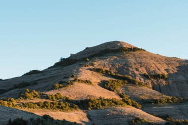 San Lorenzo dağlarının manzarası gün doğumunda
