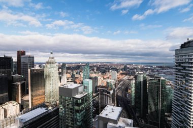 Toronto şehrinin yüksek bir alandan manzarası