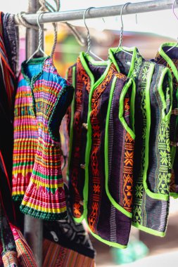 El yapımı Asya giysileri.