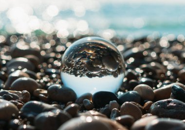 Deniz taşlarında kristal küre