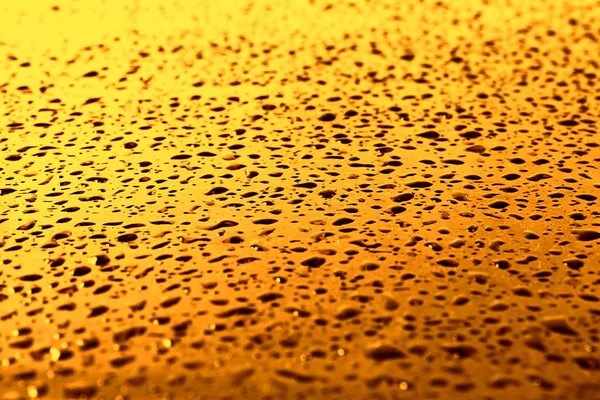 Düz cam üzerinde Su damlacıkları