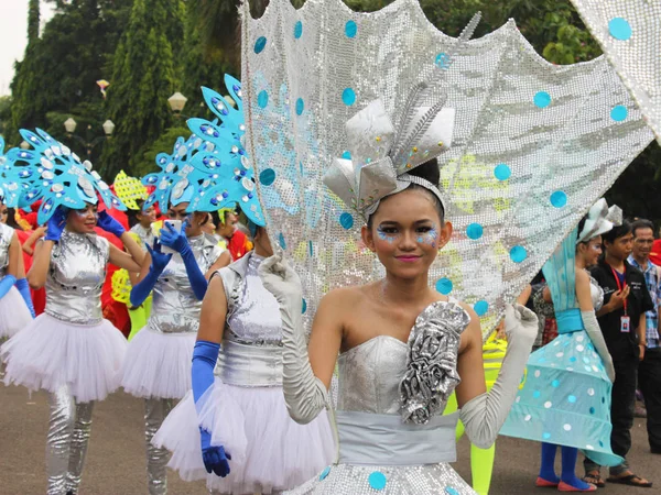 Modern Sanat kostüm modelleri