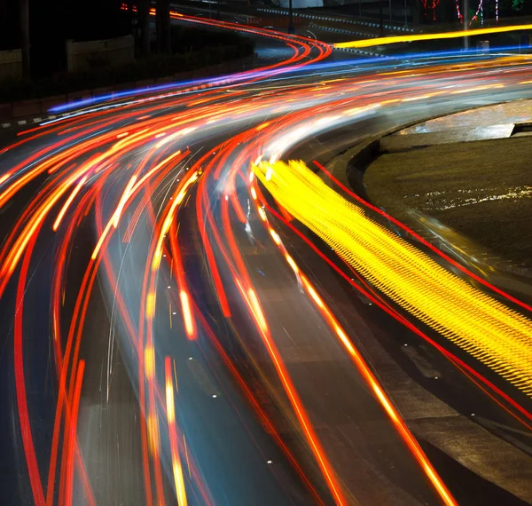 Araçlar ışık yollar