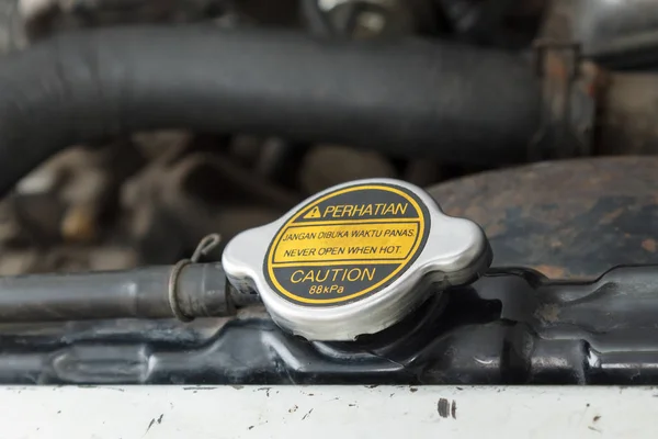 Radyatör Kapağı: Ne zaman sıcak açmayın