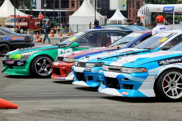 Corrida de drift: Drift concorrente carros — Fotografia de Stock