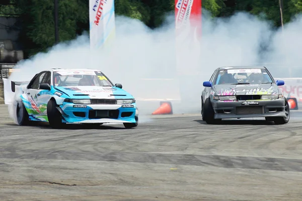 Drift yarış: Baş Drift Battle — Stok fotoğraf