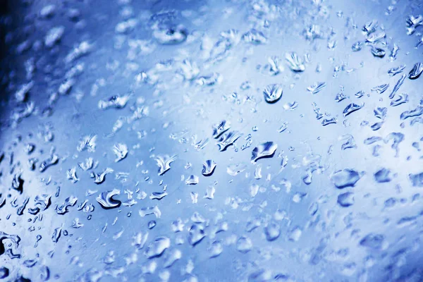 Bardaktaki su damlacıkları