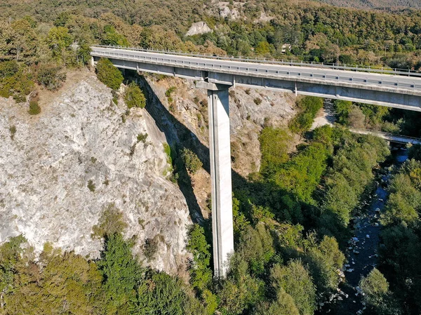 Створено Допомогою Камери Dji Автомобільний Міст Високих Пілонах Через Глибоку — стокове фото