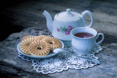 kurabiye plaka ve çay