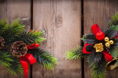 Köknar ağacı dalları ile Noel dekorasyon