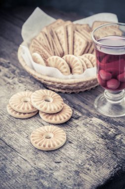 kurabiye plaka ve çay